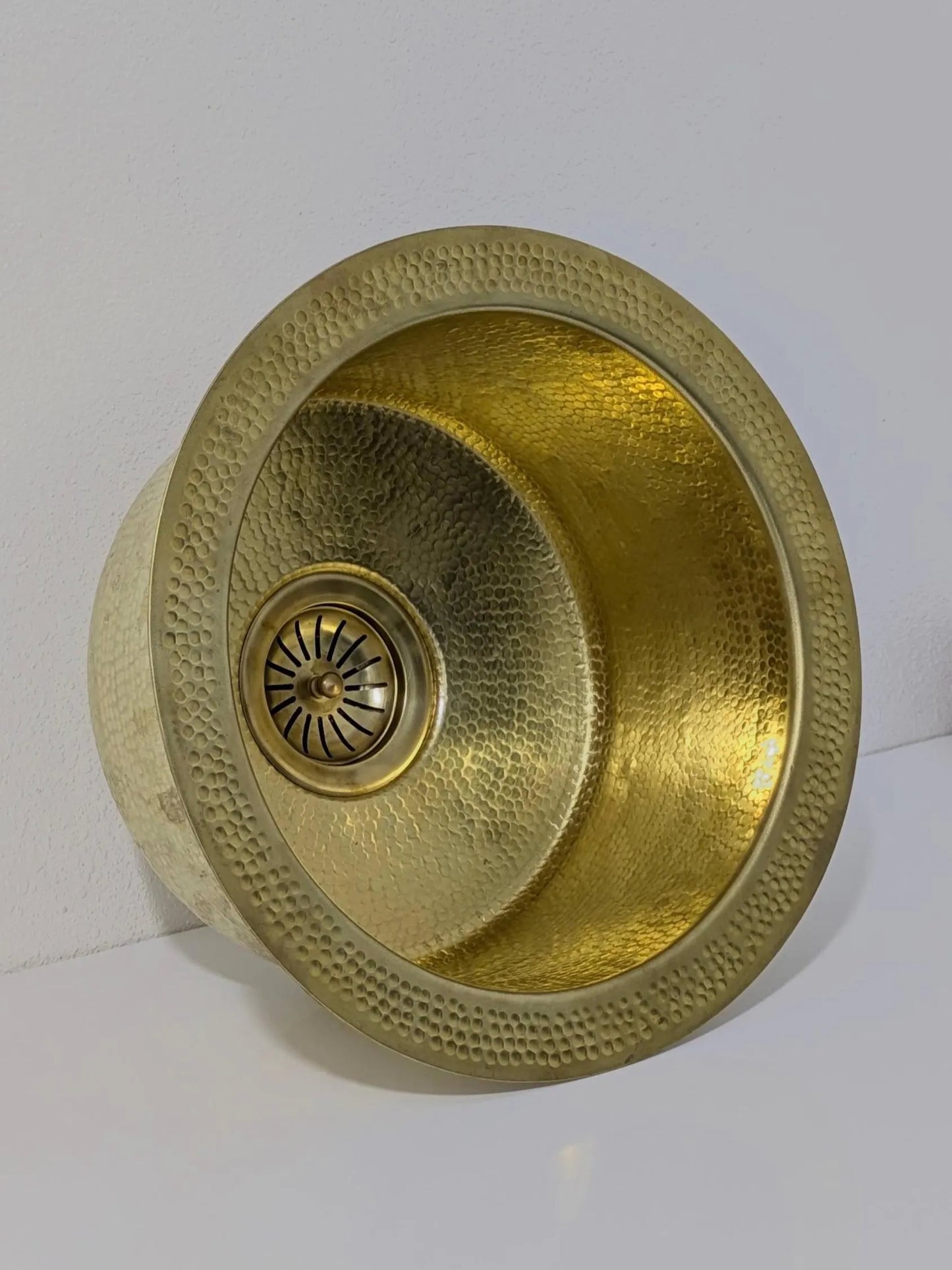 Hand-Hammered Brass Round Sink with Decorative Rim – Golden Finish