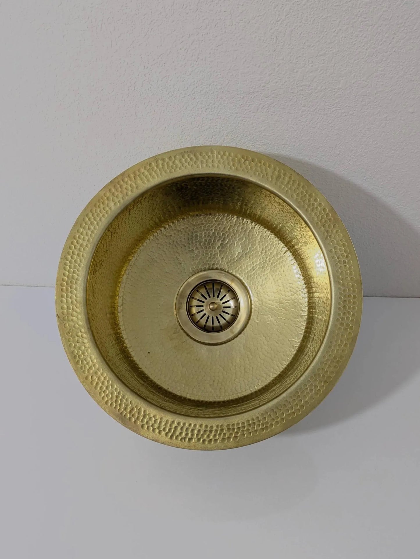 Hand-Hammered Brass Round Sink with Decorative Rim – Golden Finish