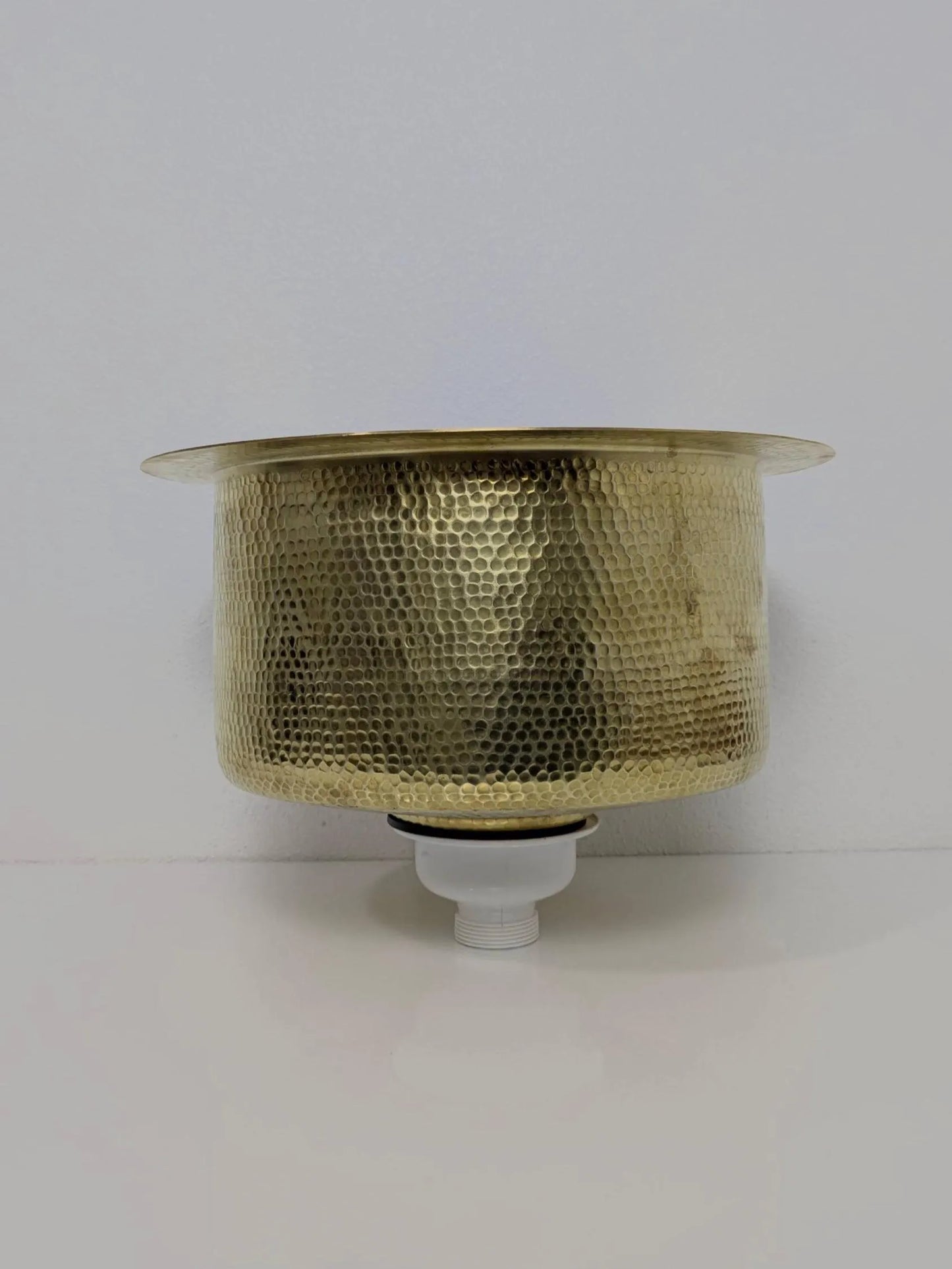 Hand-Hammered Brass Round Sink with Decorative Rim – Golden Finish