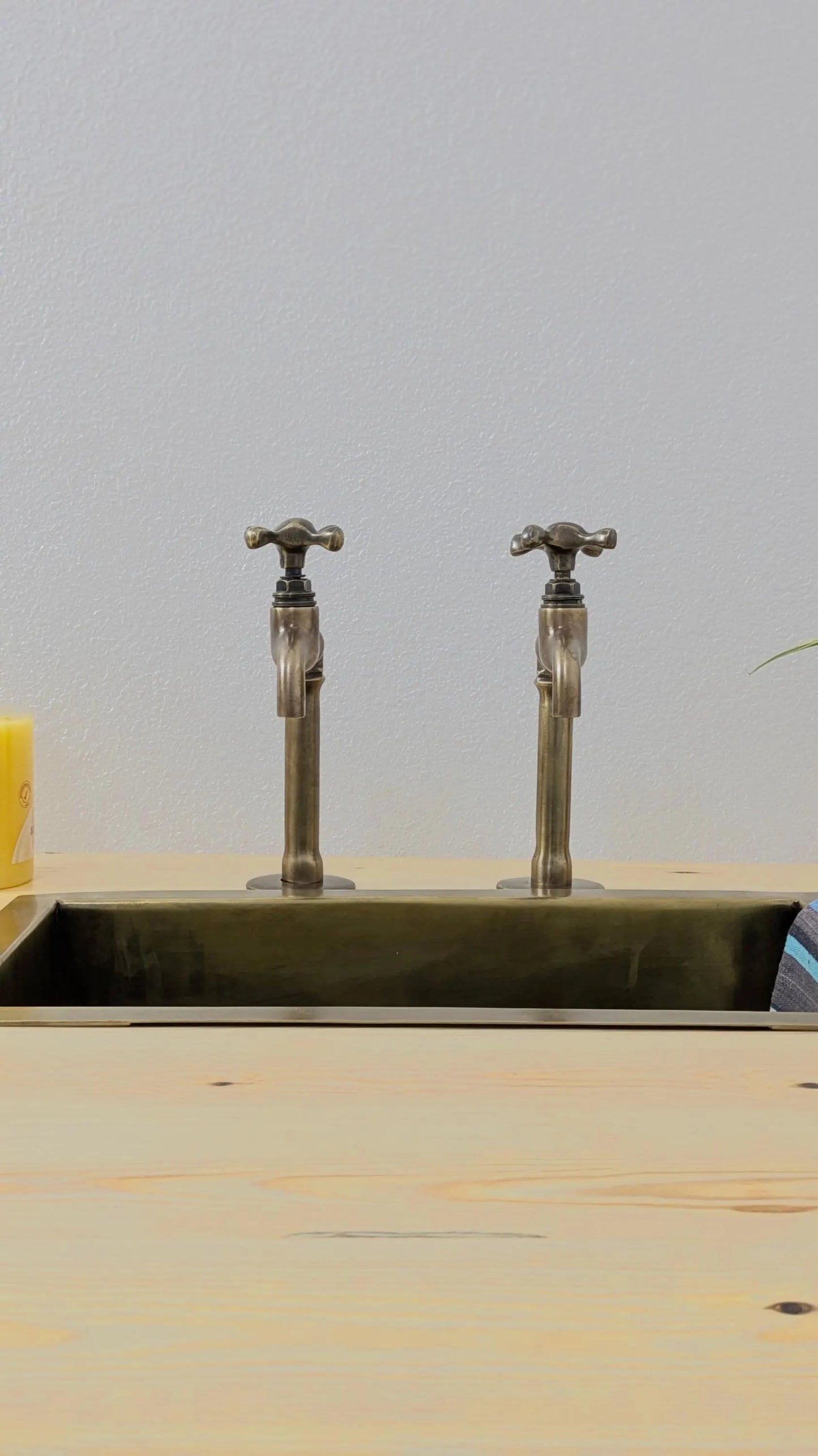 Brass Pillar Taps – Countertop Taps – Old Bronze Finish