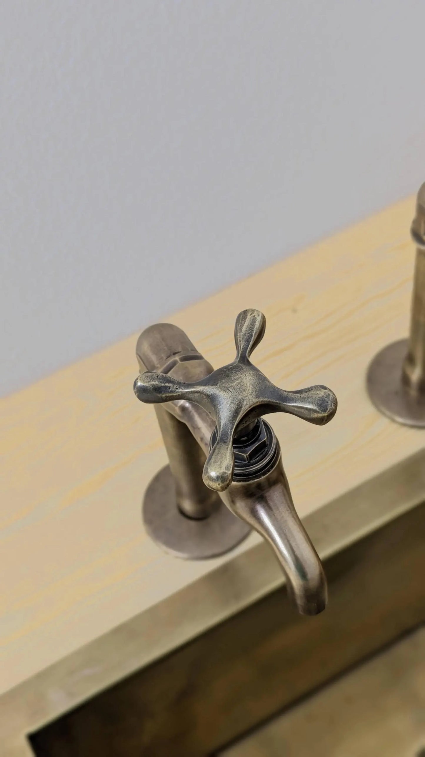 Brass Pillar Taps – Countertop Taps – Old Bronze Finish