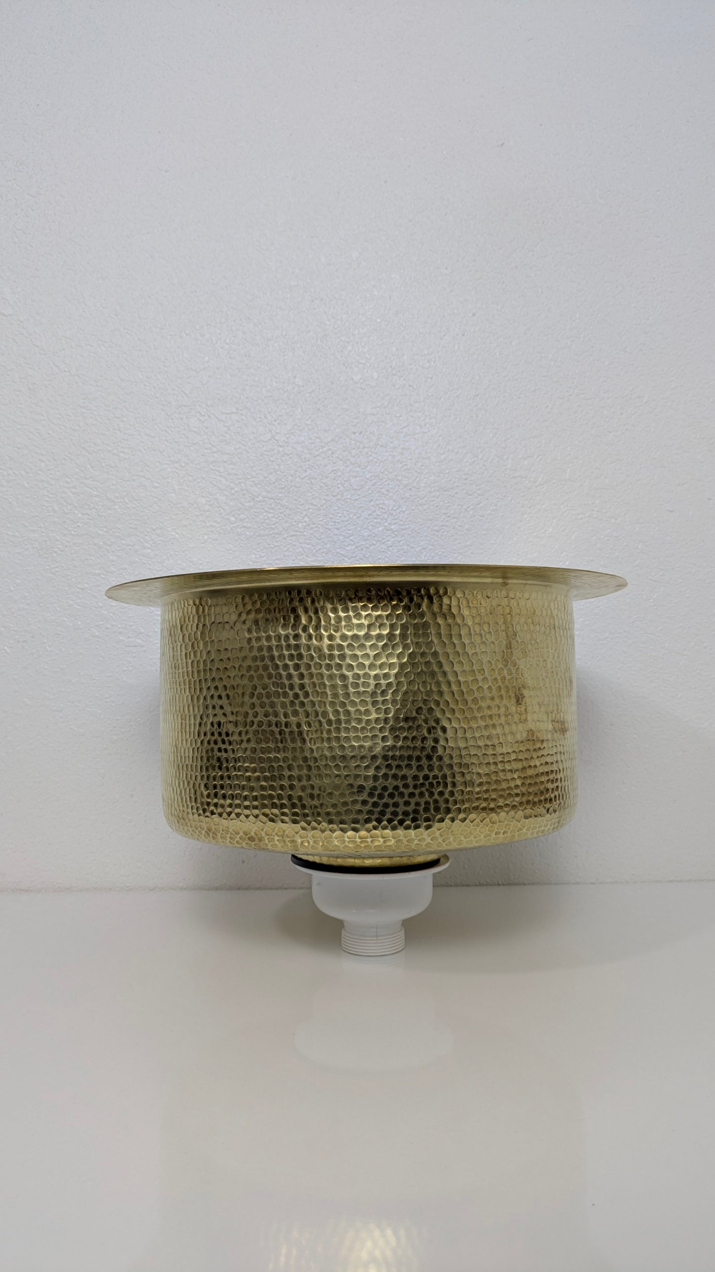 Hand-Hammered Brass Round Sink with Decorative Rim – Golden Finish