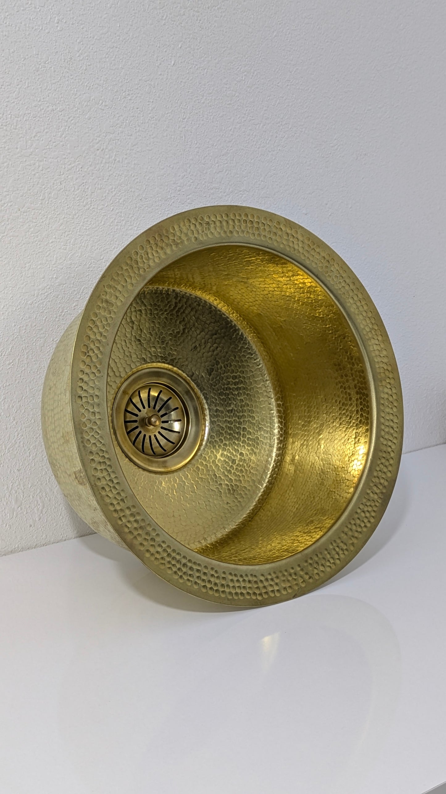Hand-Hammered Brass Round Sink with Decorative Rim – Golden Finish