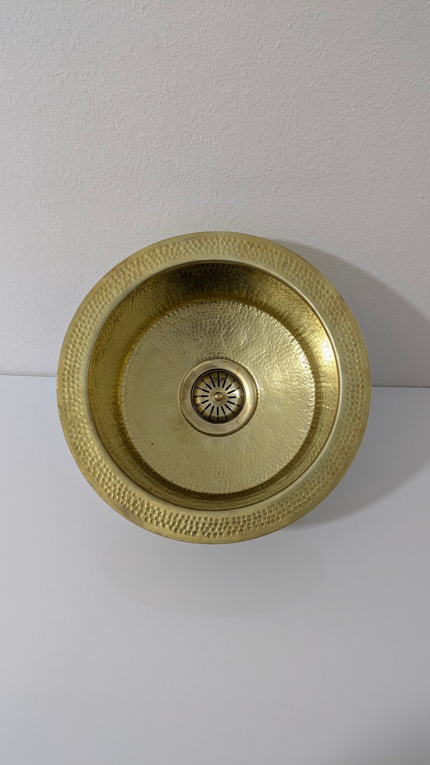 Hand-Hammered Brass Round Sink with Decorative Rim – Golden Finish