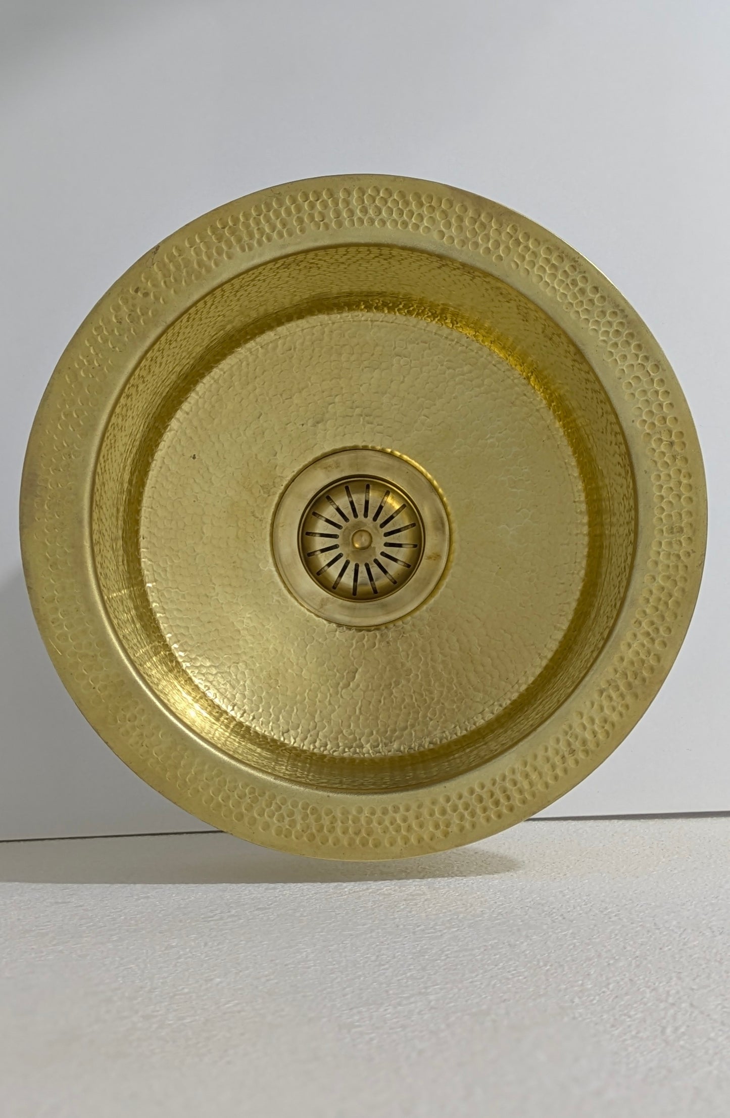 Hand-Hammered Brass Round Sink with Decorative Rim – Golden Finish