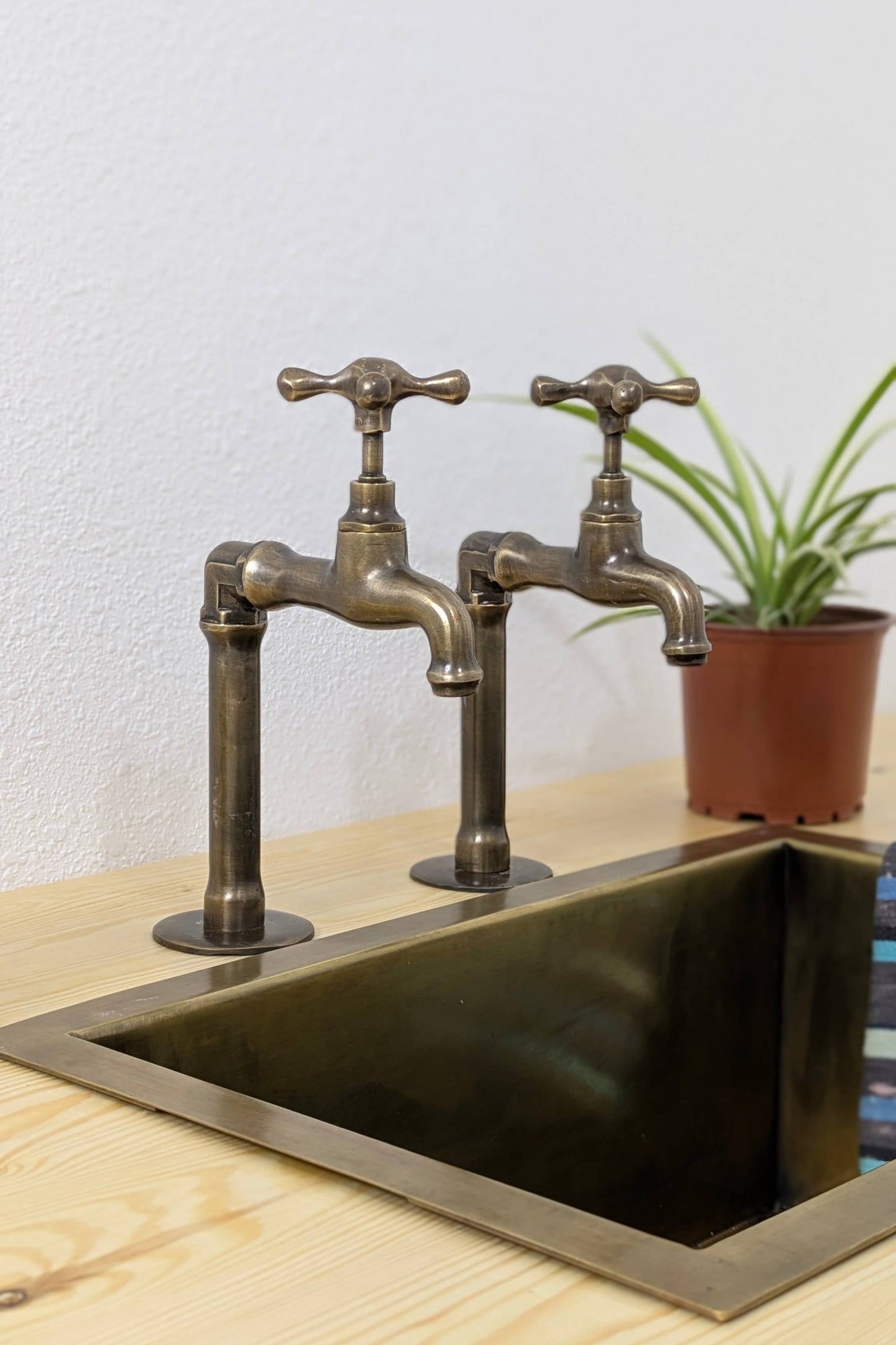 Brass Pillar Taps – Rustic Sink Pair – Old Bronze  Finish