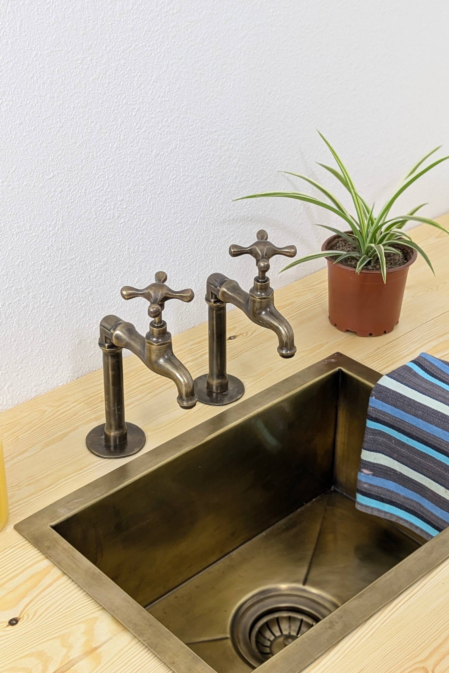 Brass Pillar Taps – Rustic Sink Pair – Old Bronze  Finish