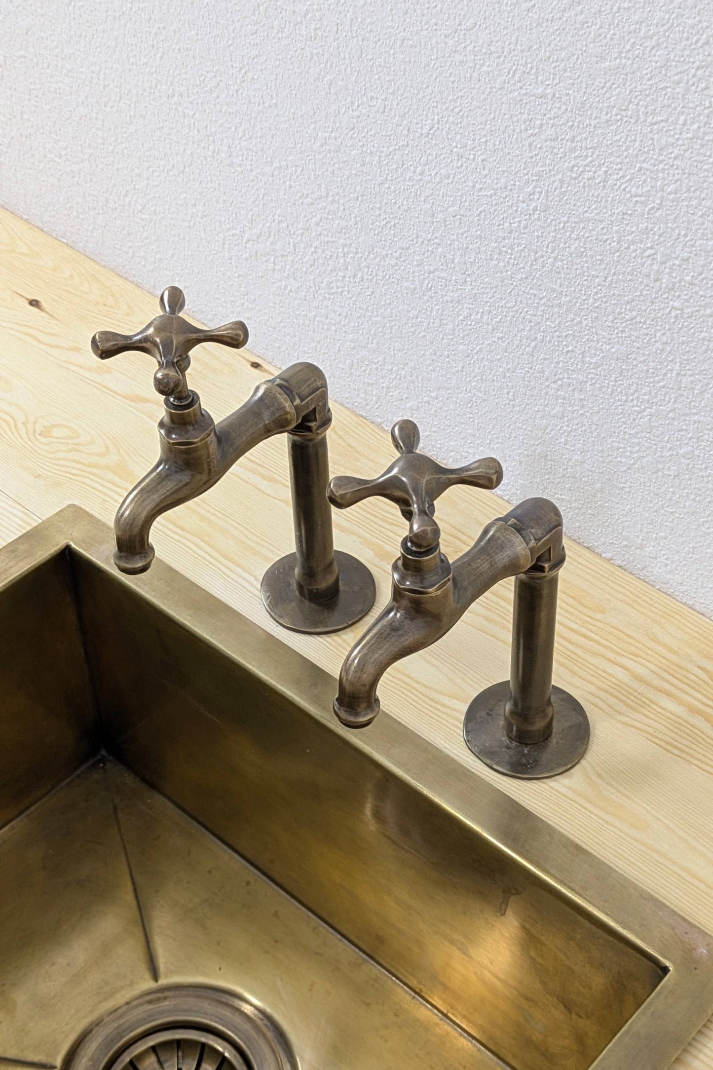Brass Pillar Taps – Rustic Sink Pair – Old Bronze  Finish