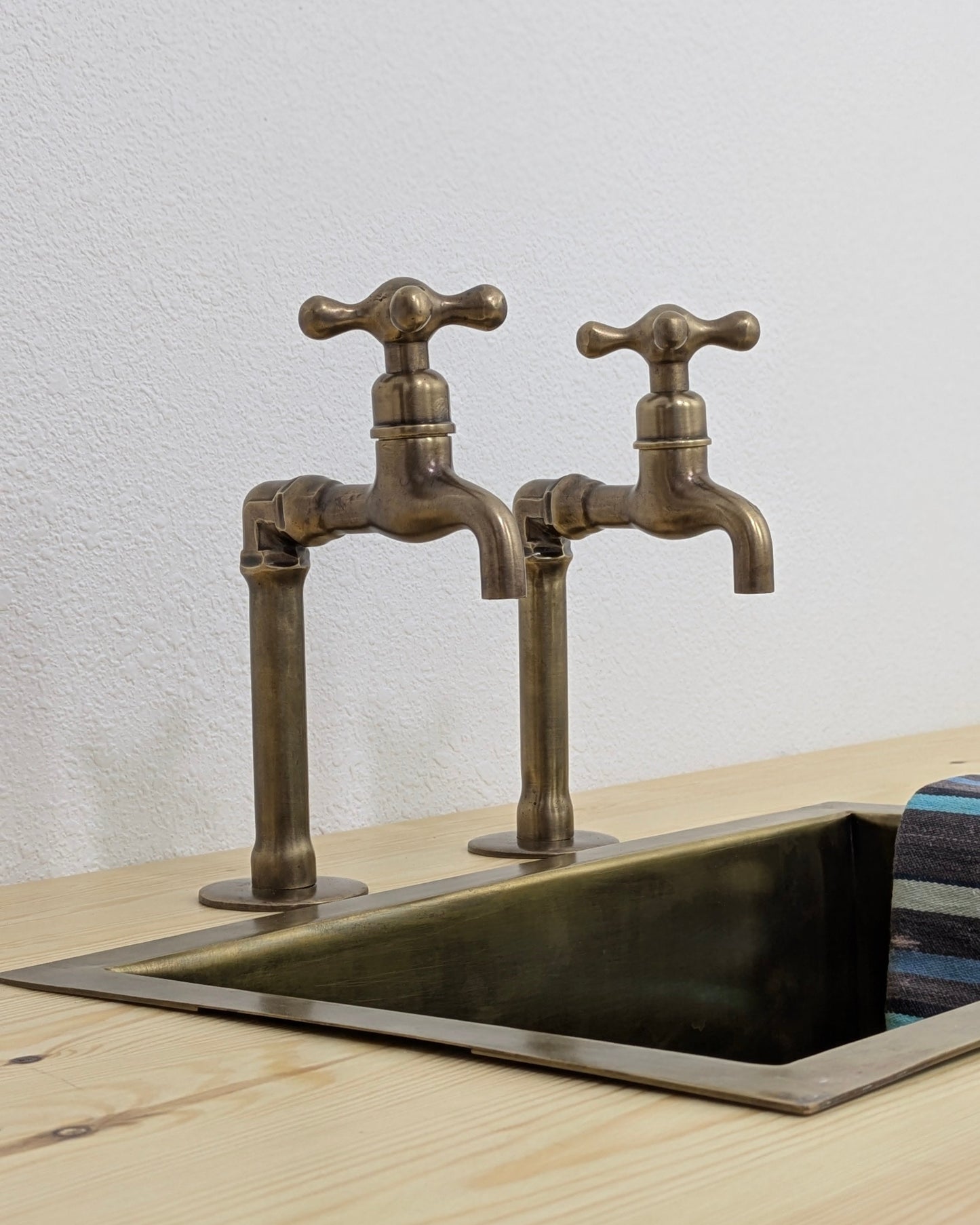 Individual Countertop Brass Pillar Taps, Antique Brass Faucets, Old Bronze  Finish