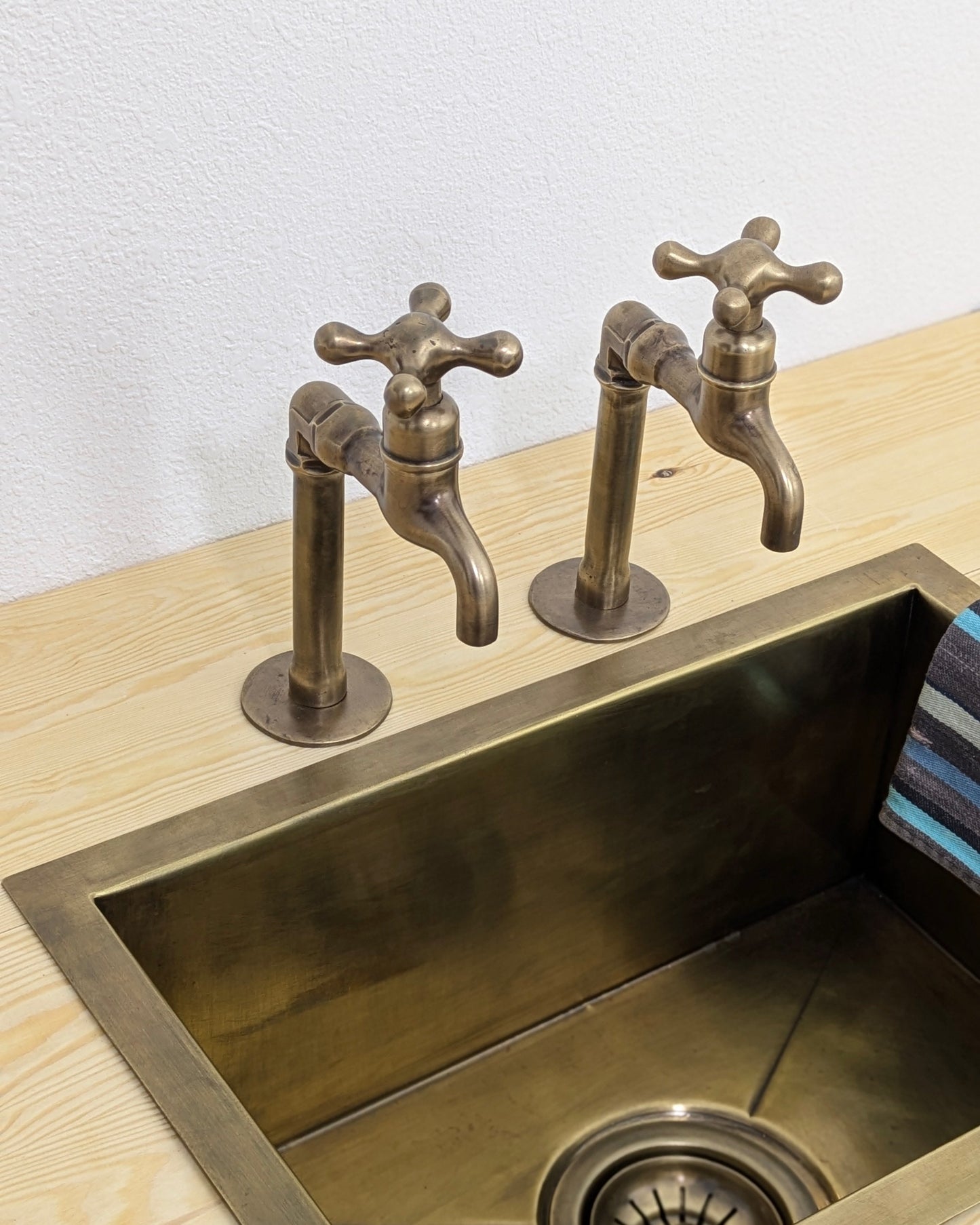 Individual Countertop Brass Pillar Taps, Antique Brass Faucets, Old Bronze  Finish