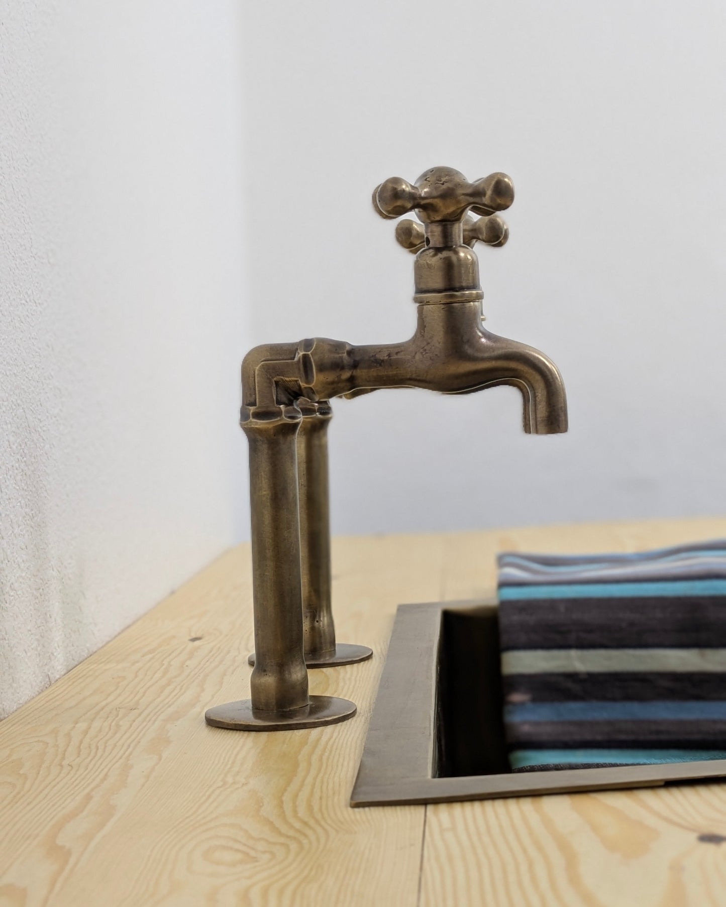 Individual Countertop Brass Pillar Taps, Antique Brass Faucets, Old Bronze  Finish