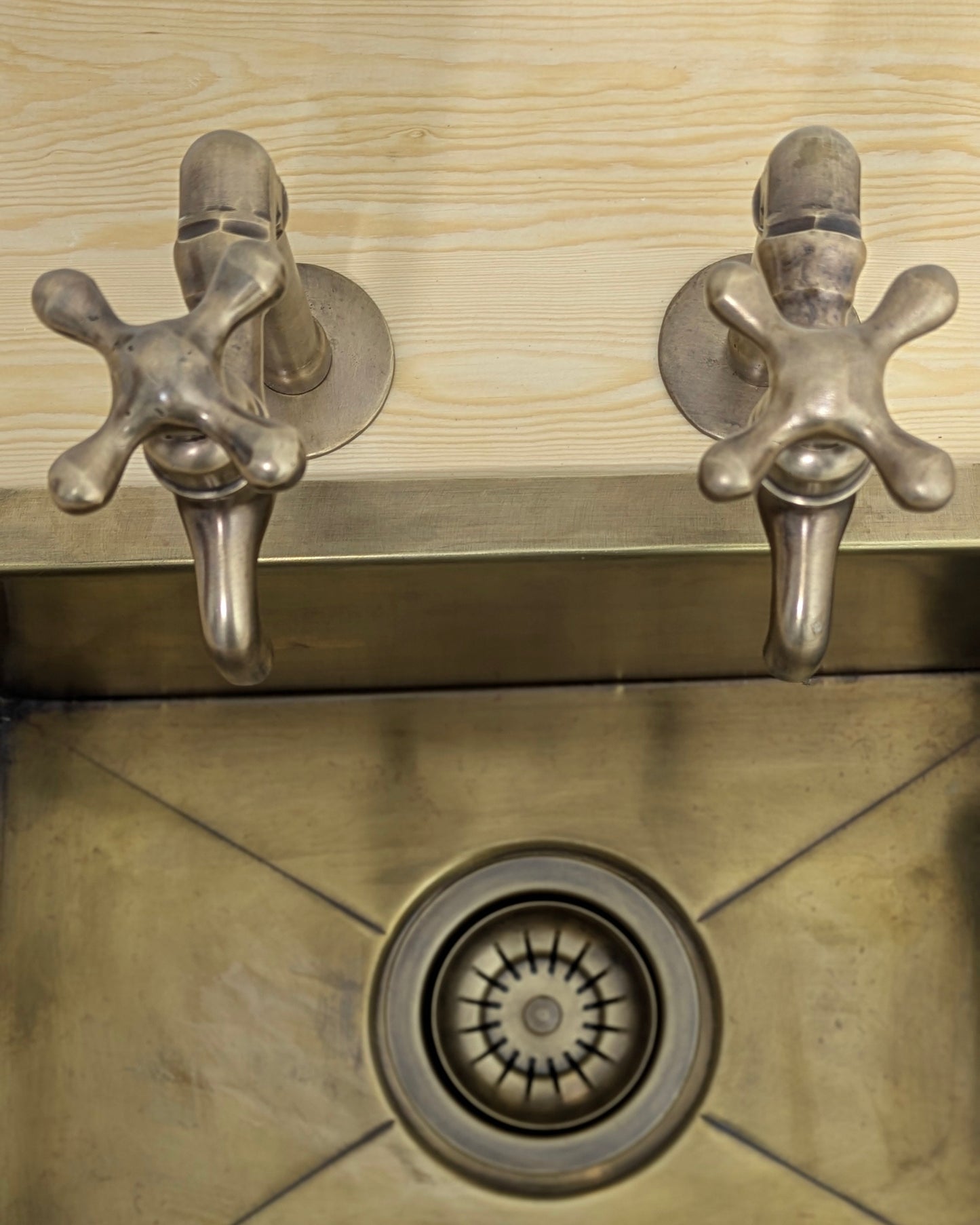 Individual Countertop Brass Pillar Taps, Antique Brass Faucets, Old Bronze  Finish
