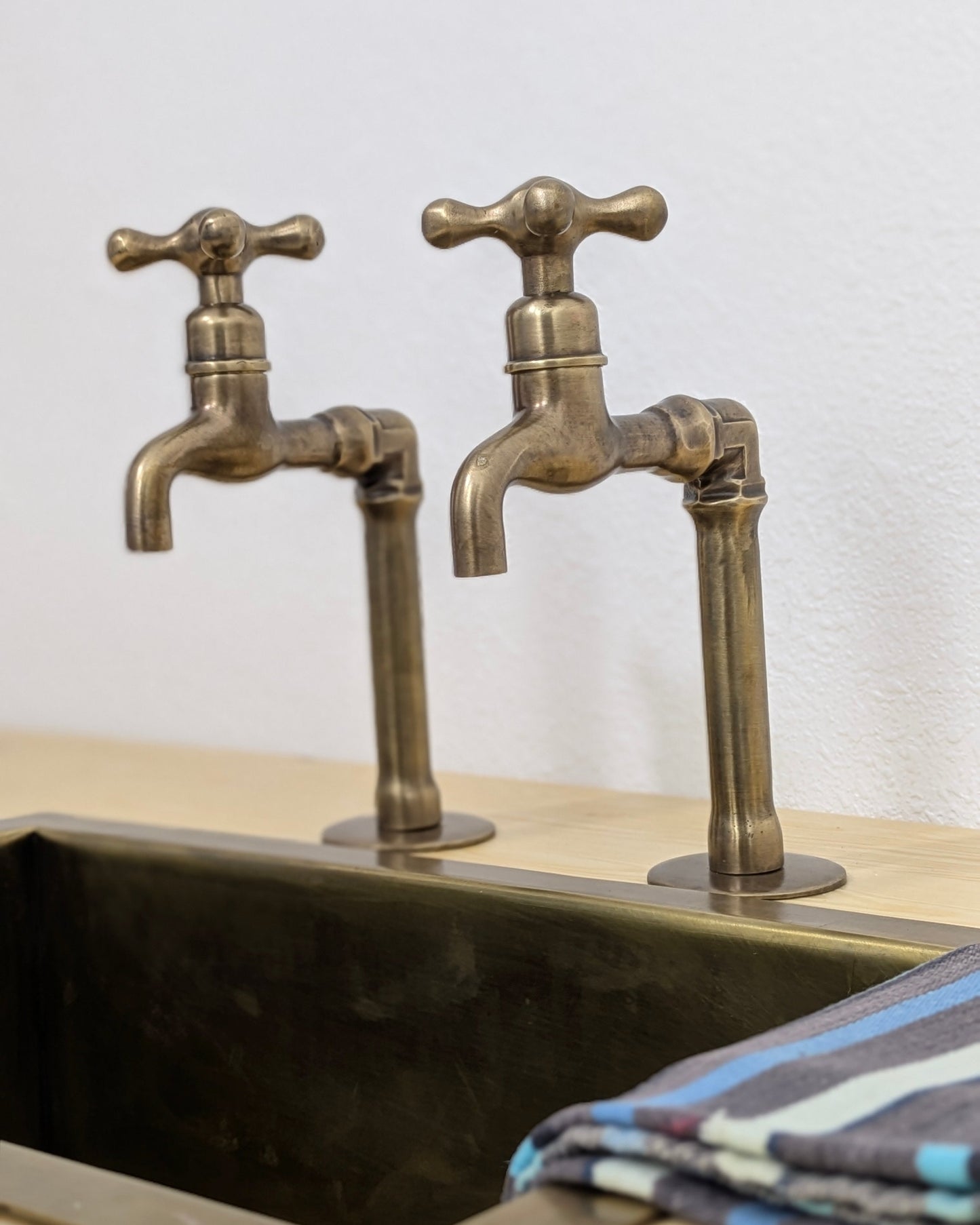 Individual Countertop Brass Pillar Taps, Antique Brass Faucets, Old Bronze  Finish