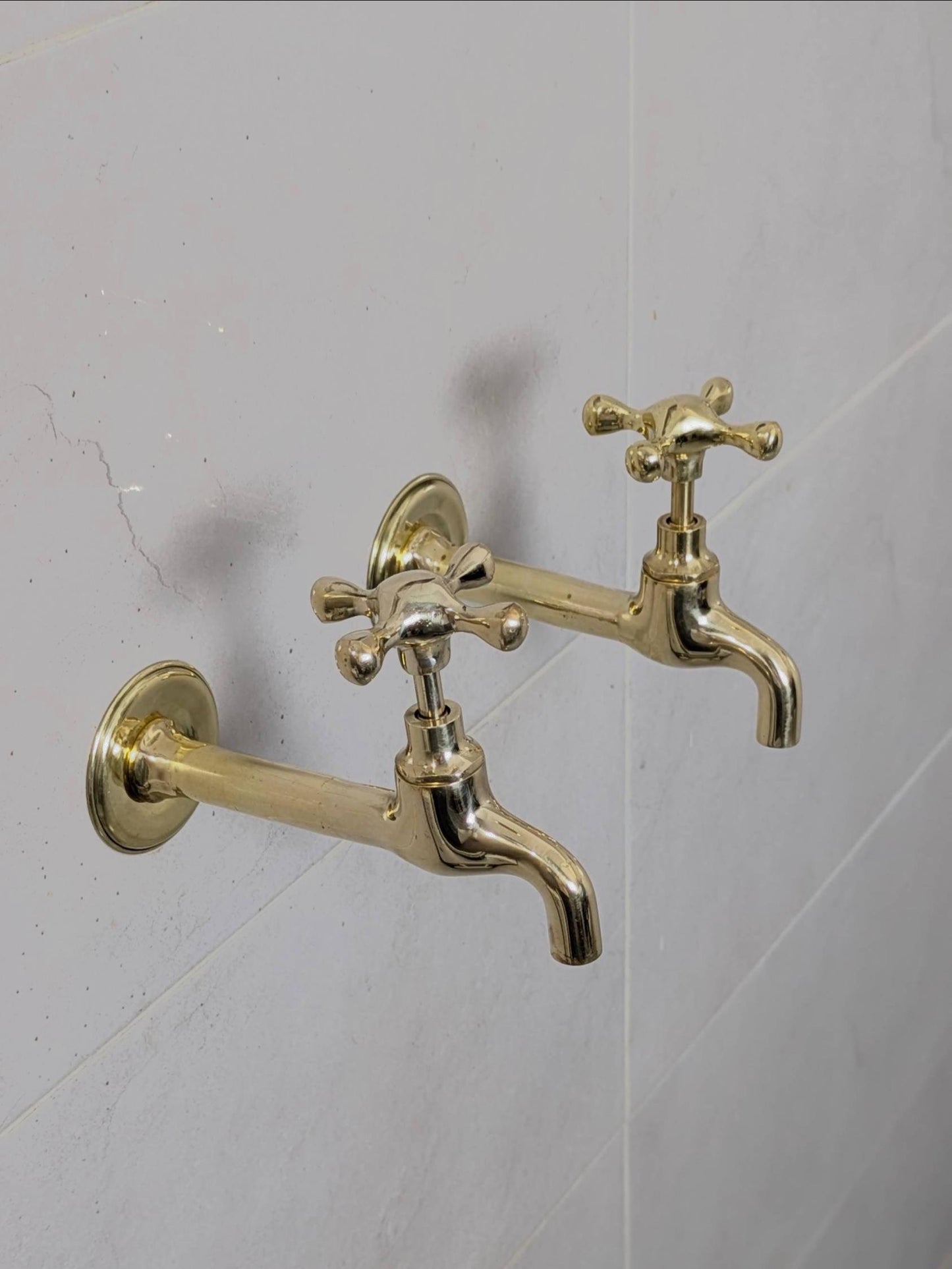 Vintage Brass Dual Tap Set – Classic Wall-Mount Design