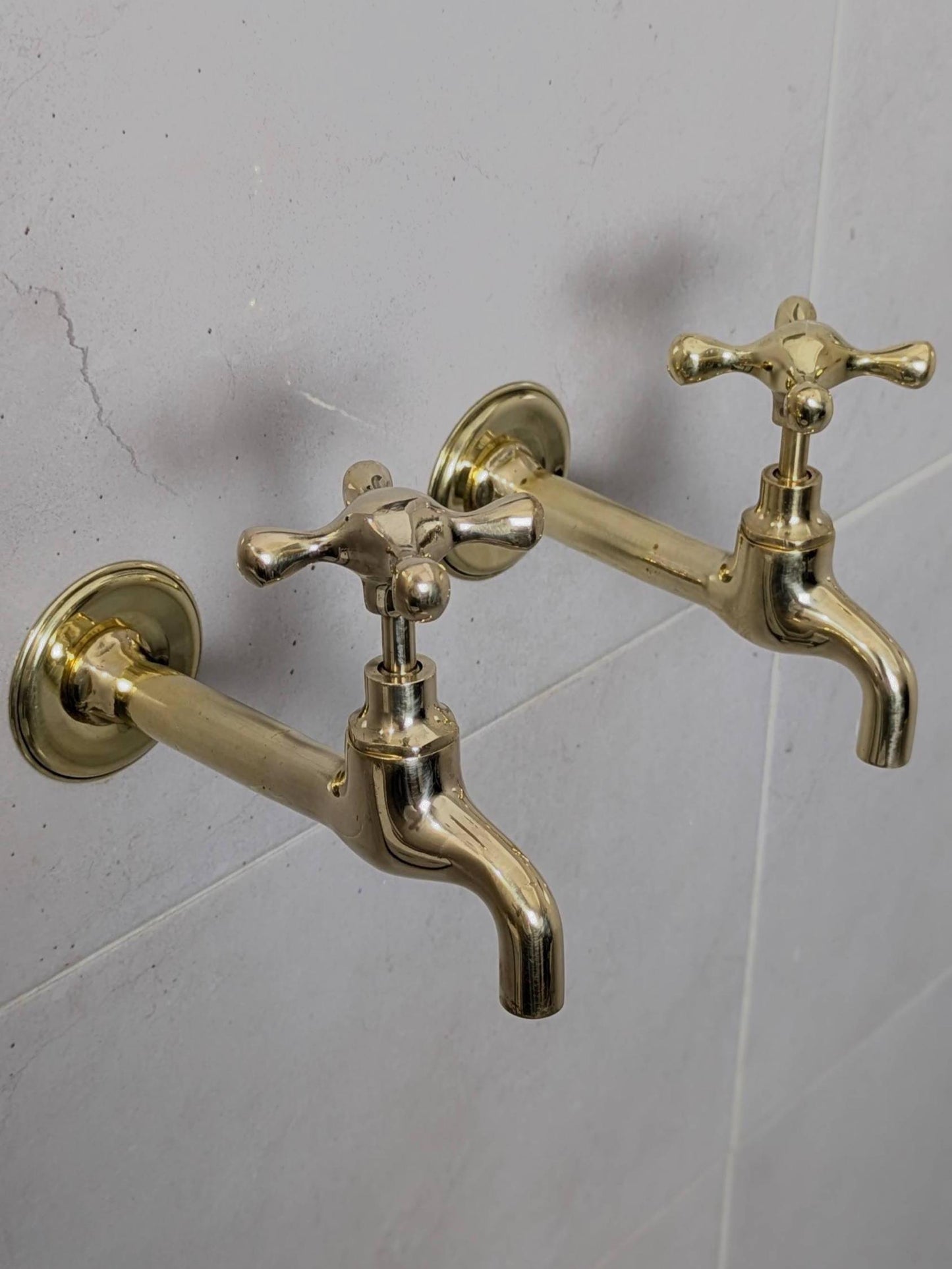 Vintage Brass Dual Tap Set – Classic Wall-Mount Design