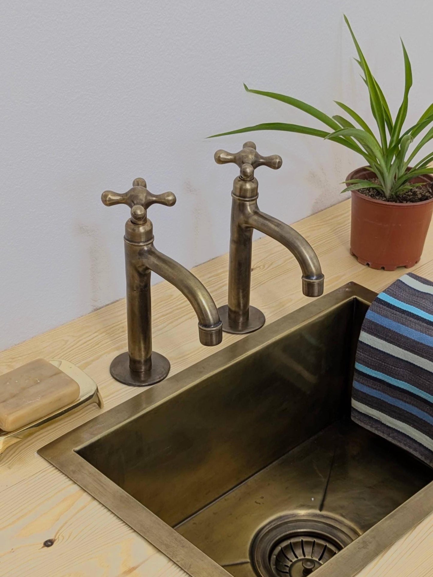 Brushed Brass Pillar Taps – Separate Countertop Sink Pair – Old Bronze Finish