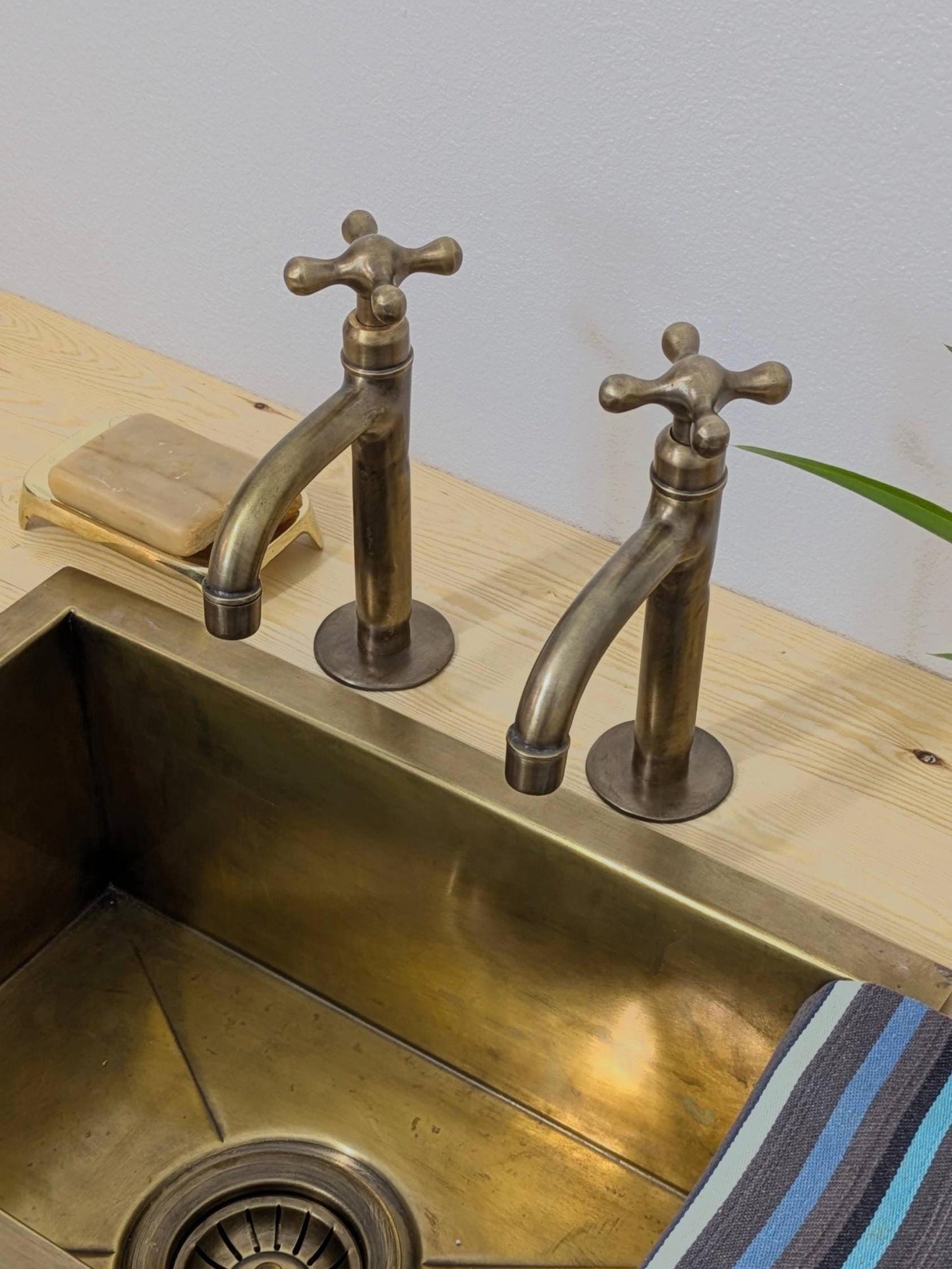 Brushed Brass Pillar Taps – Separate Countertop Sink Pair – Old Bronze Finish