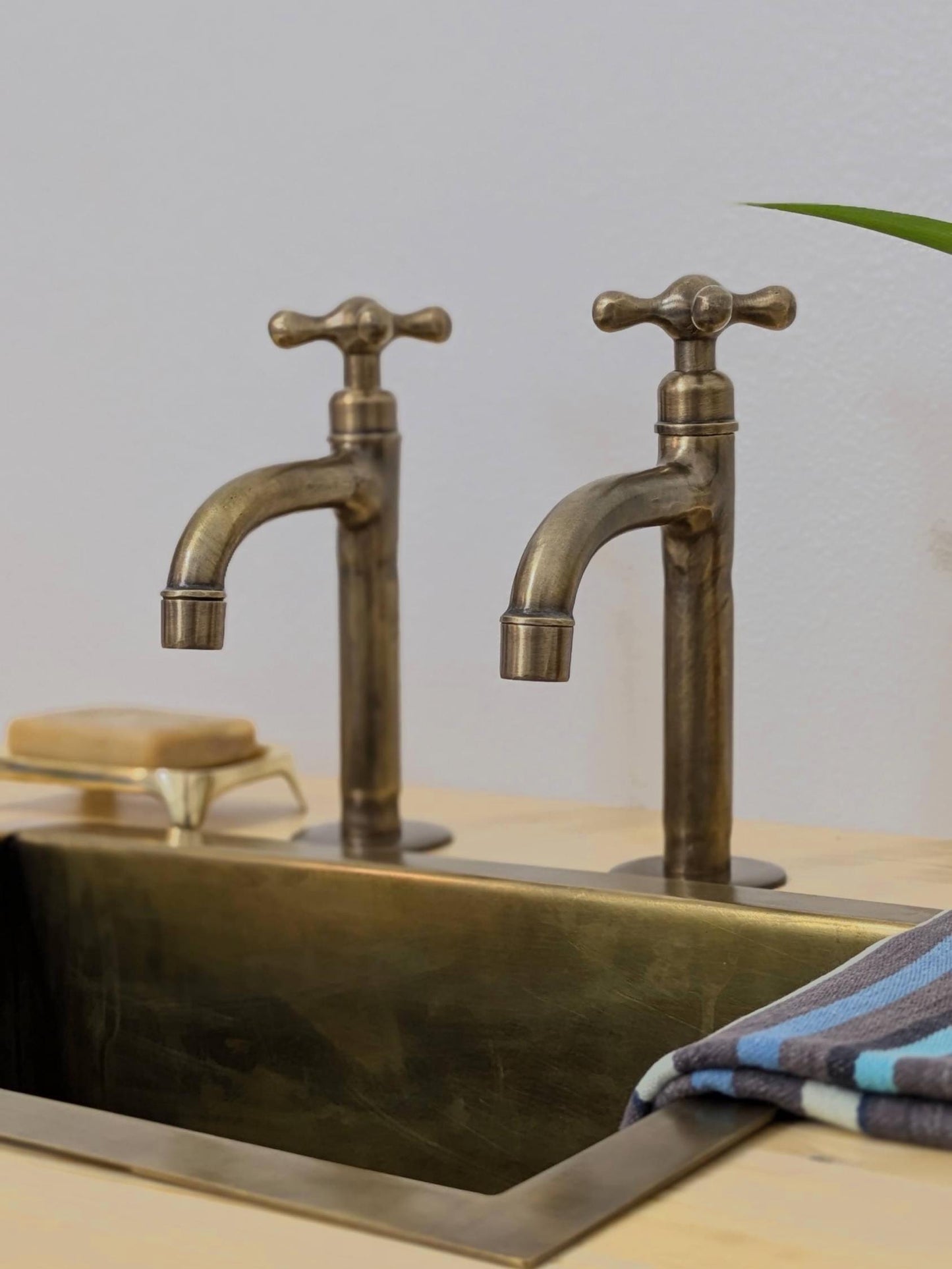 Brushed Brass Pillar Taps – Separate Countertop Sink Pair – Old Bronze Finish